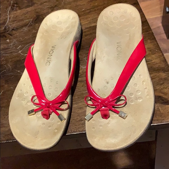 red vionic sandals